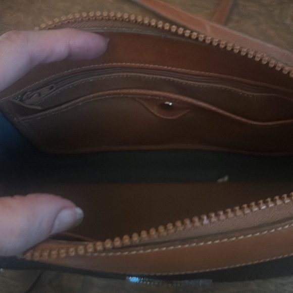 Dooney & Bourke All Weather Leather Vintage Dover Shoulderbag/Crossbody - Picture 9 of 16